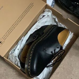 Doc Martens low shoes